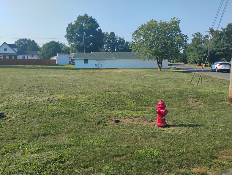 More Photos Of 210 Springfield Rd, Gillespie Flex For Sale