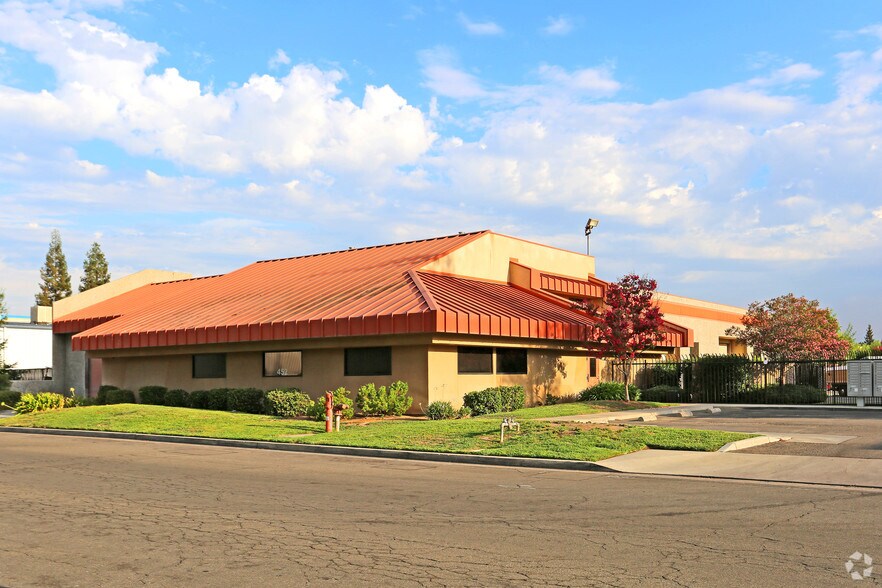 More Photos Of 452 W Bedford Ave, Fresno Unknown For Lease