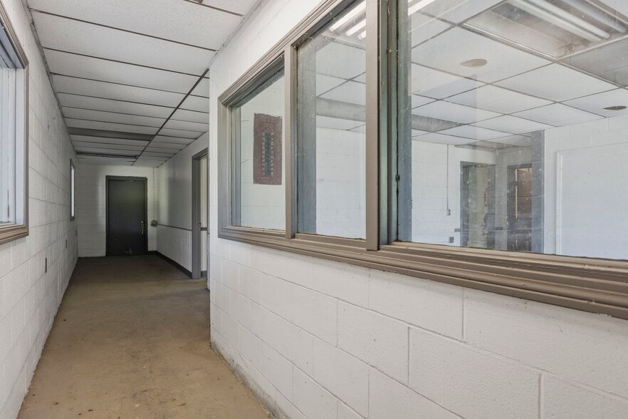 More Photos Of 1901 Old Butler Rd, New Castle Warehouse For Sale