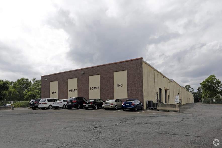 More Photos Of 850 Davisville Rd, Willow Grove Warehouse For Lease