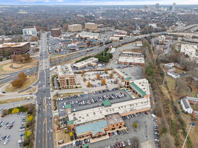 More Photos Of 203-205 S Stratford Rd, Winston-Salem Freestanding For Lease