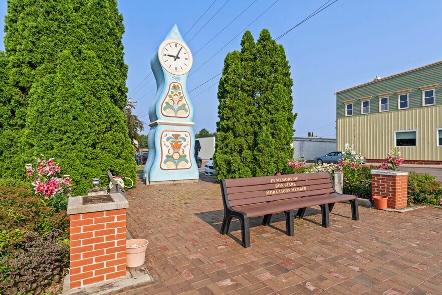 More Photos Of 118 Railroad Ave NE, Mora General Retail For Sale