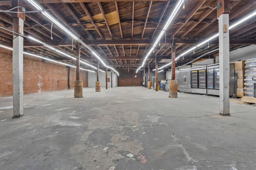 More Photos Of 150-154 E 58th St, Los Angeles Manufacturing For Sale