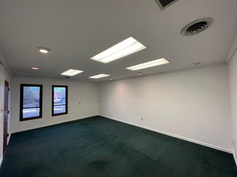 More Photos Of 230-236 Thomas More Pky, Crestview Hills Medical For Lease