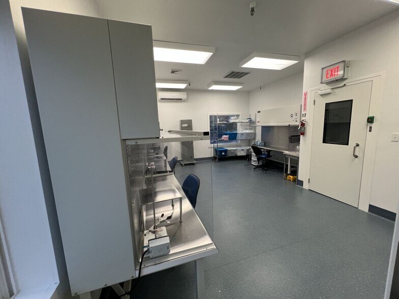 More Photos Of 393 Soundview Rd, Guilford Warehouse For Lease