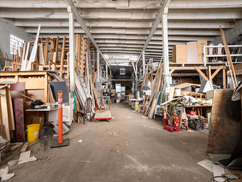 More Photos Of 3056 W Walton St, Chicago Warehouse For Lease