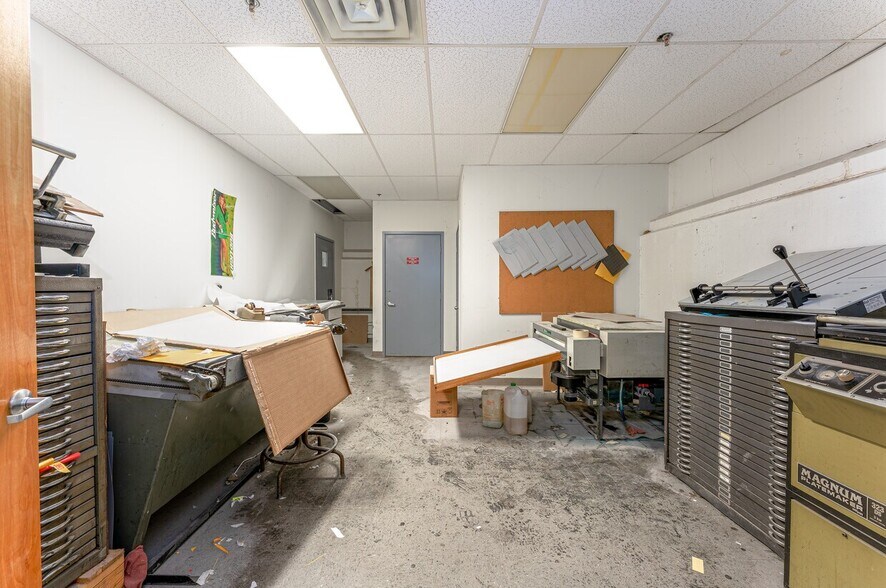 More Photos Of 25 Brook St, Shelton Manufacturing For Lease