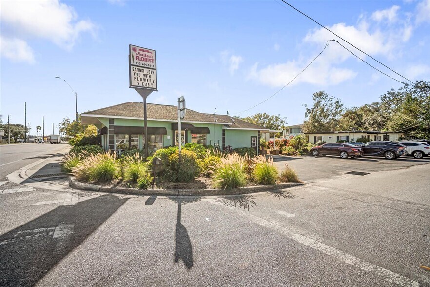 More Photos Of 13642 N Florida Ave, Tampa Freestanding For Sale