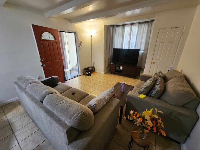 More Photos Of 476 H St, Brawley Apartments For Sale