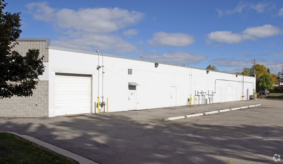 More Photos Of 3233 W Saginaw Hwy, Lansing Storefront For Sale