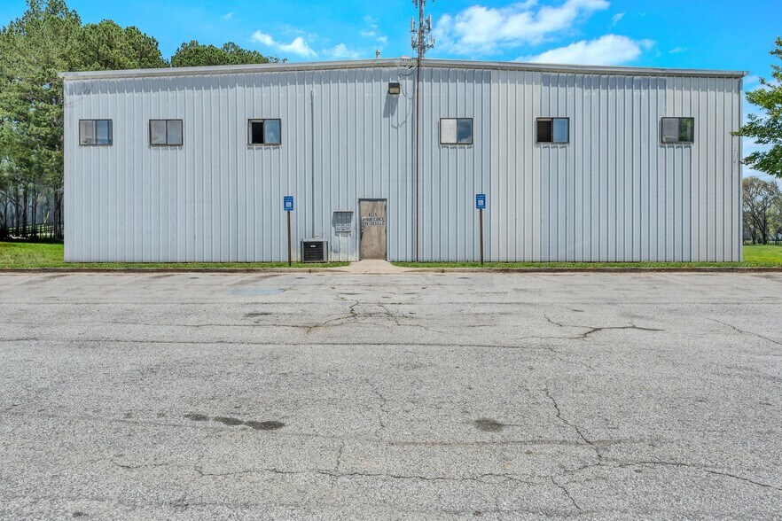 More Photos Of 6525 Marbut Rd, Lithonia Warehouse For Lease