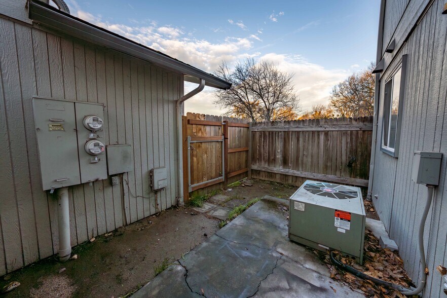 More Photos Of 516 J St, Medford Multifamily For Sale