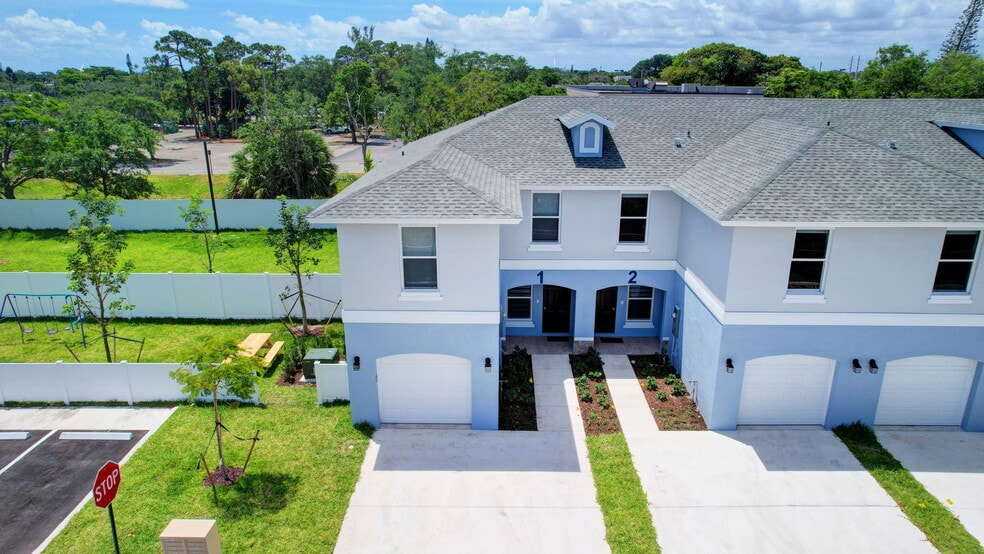 More Photos Of 3871 Patio Ct, Lake Worth Apartments For Sale