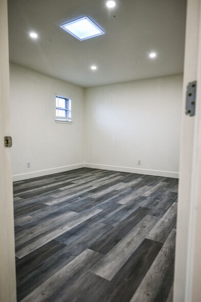 More Photos Of 11802 N IH-35, Austin Office For Sale