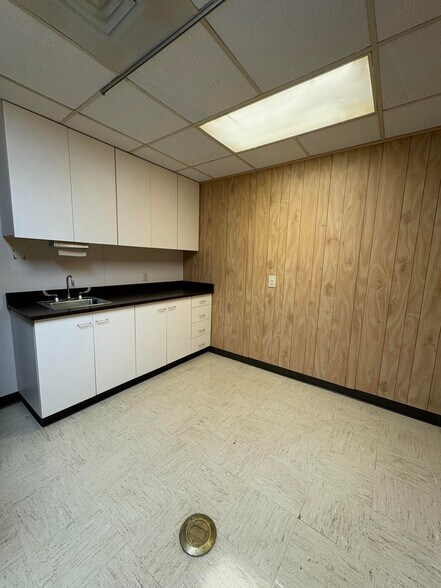 More Photos Of 340 Bogle St, Somerset Medical For Sale