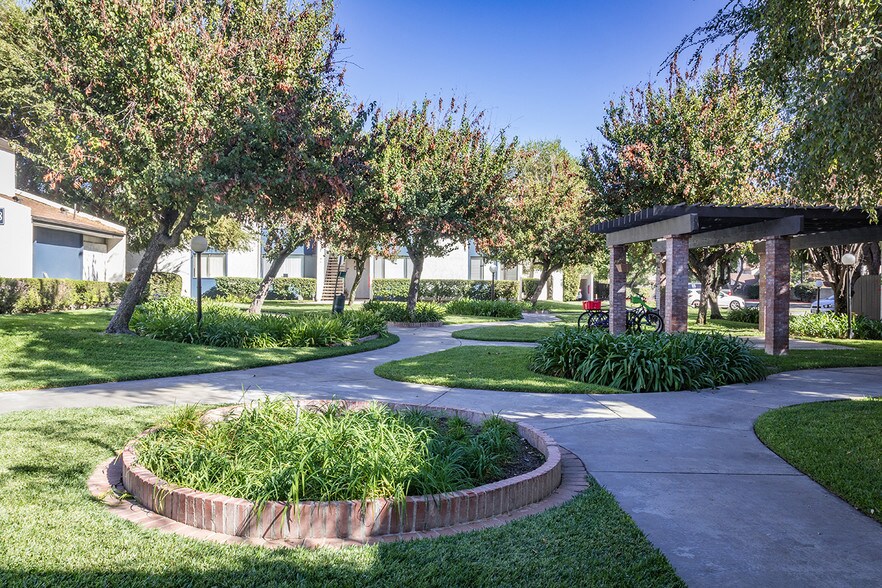 More Photos Of 516 S Indian Hill Blvd, Claremont Apartments For Sale