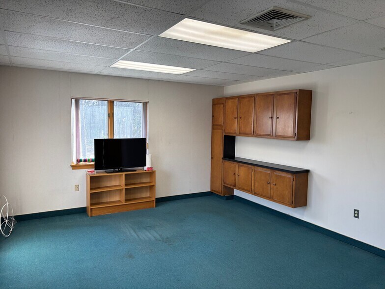 More Photos Of 123 Dwight Rd, Longmeadow Medical For Lease