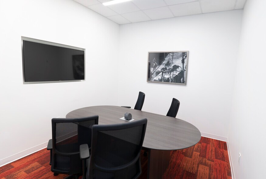 More Photos Of 600 W 6th St, Fort Worth Coworking Space