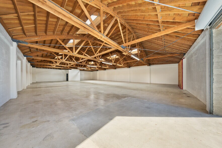 More Photos Of 5142-5148 W Jefferson Blvd, Los Angeles Showroom For Lease