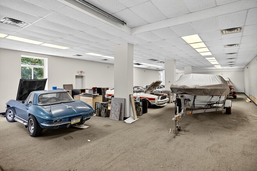 More Photos Of 168-171 Bower Street Ext, Montgomery Manufacturing For Sale