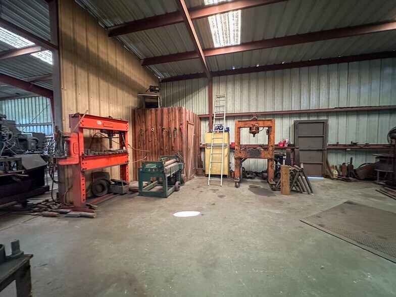 More Photos Of 4133 Loop 343, Rusk Manufacturing For Sale