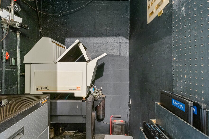 More Photos Of 2040 6th Ave, Tacoma Office For Sale