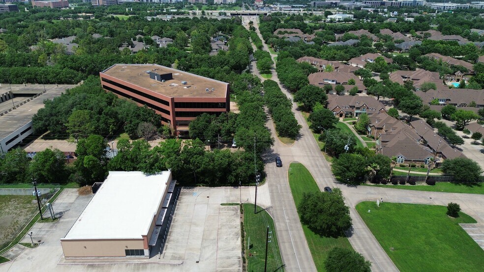 More Photos Of 18010 Kingsland Blvd, Houston General Retail For Sale