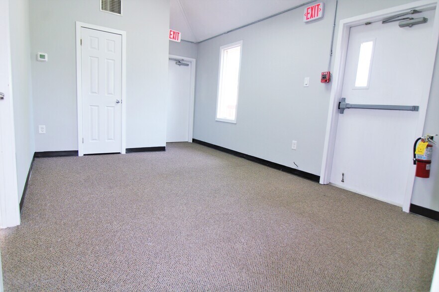 More Photos Of 538 Street Rd, Southampton Office For Lease