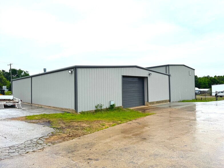 More Photos Of 6031 Fm 2767, Tyler Warehouse For Lease