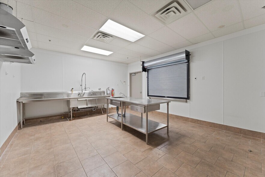 More Photos Of 736-744 Ouellette Av, Windsor Storefront For Sale
