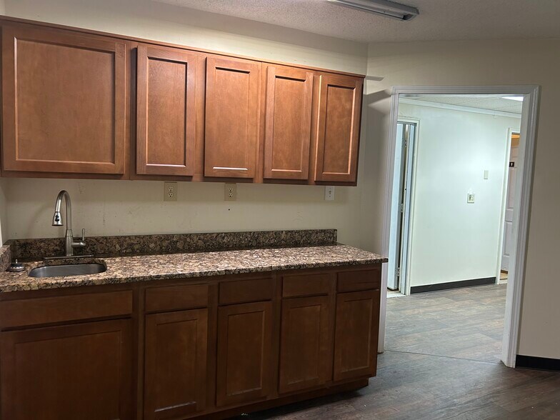 More Photos Of 9296 S Main St, Jonesboro Service For Sale