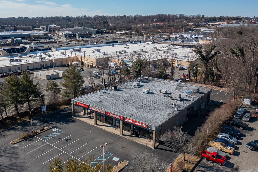 More Photos Of 27 N Middletown Rd, Nanuet Freestanding For Lease