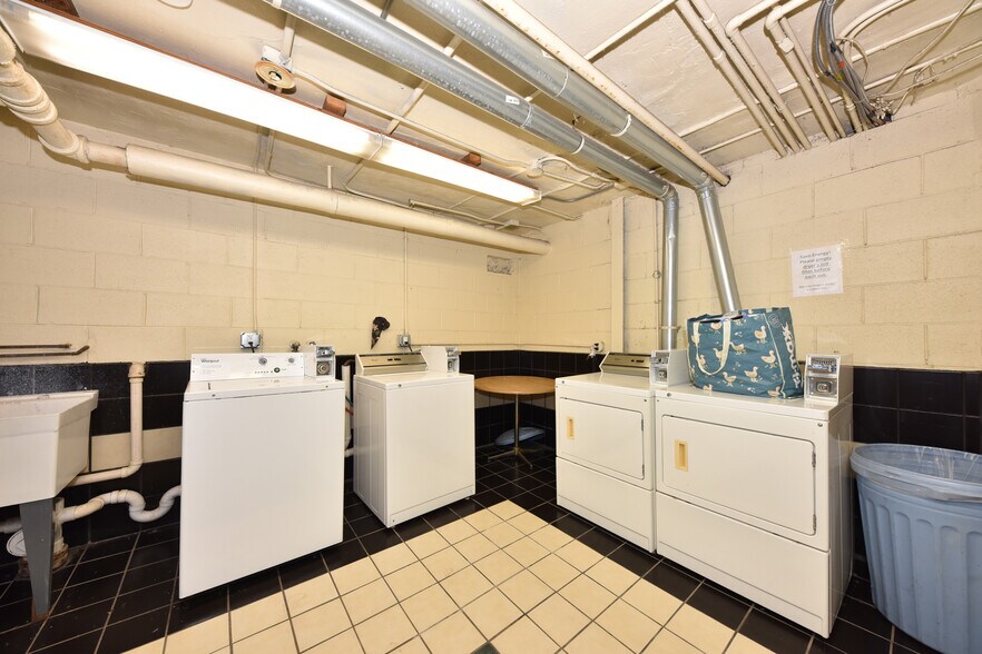 More Photos Of 1816 E Kane Pl, Milwaukee Apartments For Sale