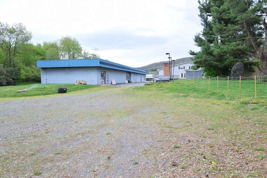 More Photos Of 2013 General Potter Hwy, Centre Hall Showroom For Sale