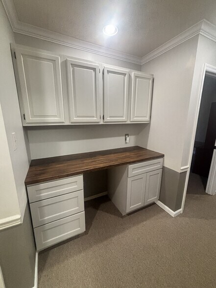 More Photos Of 1011 N Broadway St, Knoxville Office For Lease