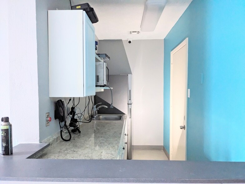 Primary Photo Of 3605 Amos st st, Houston General Retail For Lease