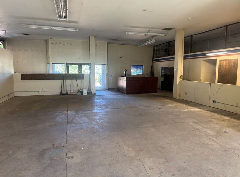 More Photos Of 4040 SE Wister St, Portland Warehouse For Sale