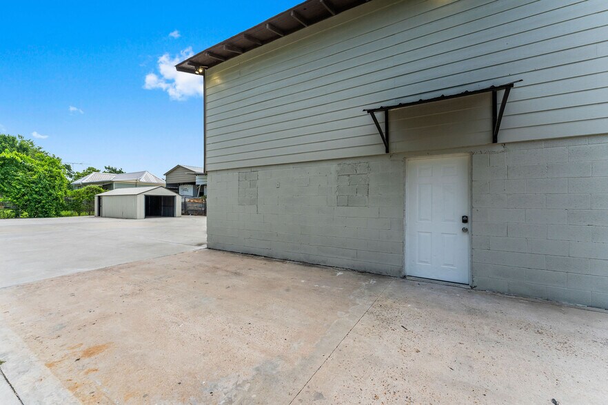 More Photos Of 6640 W Montgomery Rd, Houston Office For Sale