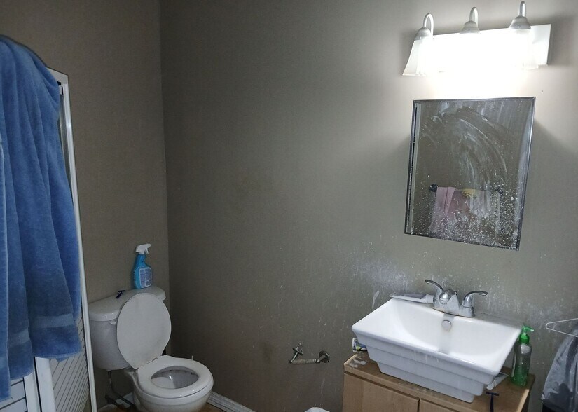 More Photos Of 246 Ottawa St N, Hamilton Storefront Retail Residential For Sale