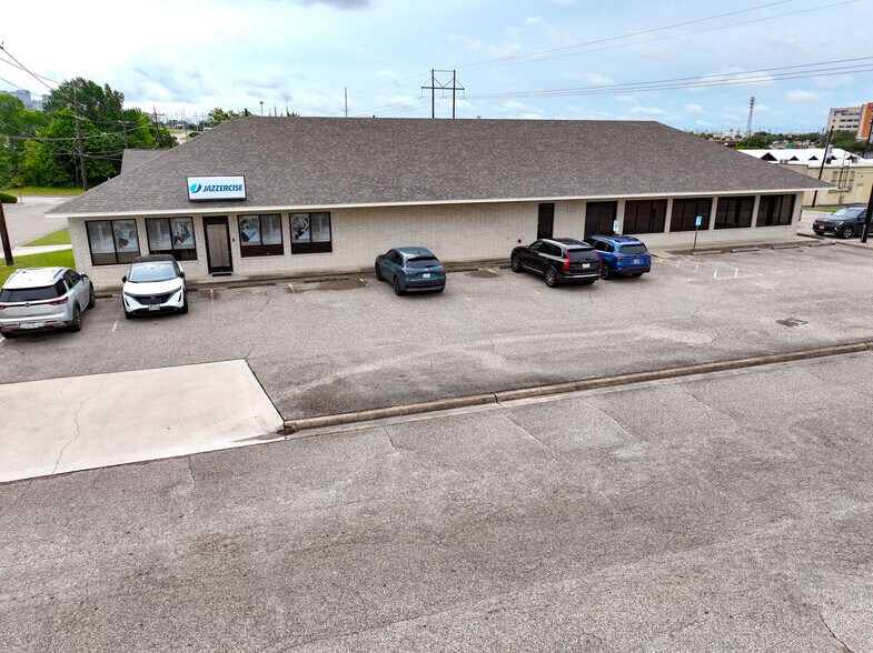 More Photos Of 2601-2603 Trade Pl, Temple Storefront For Lease