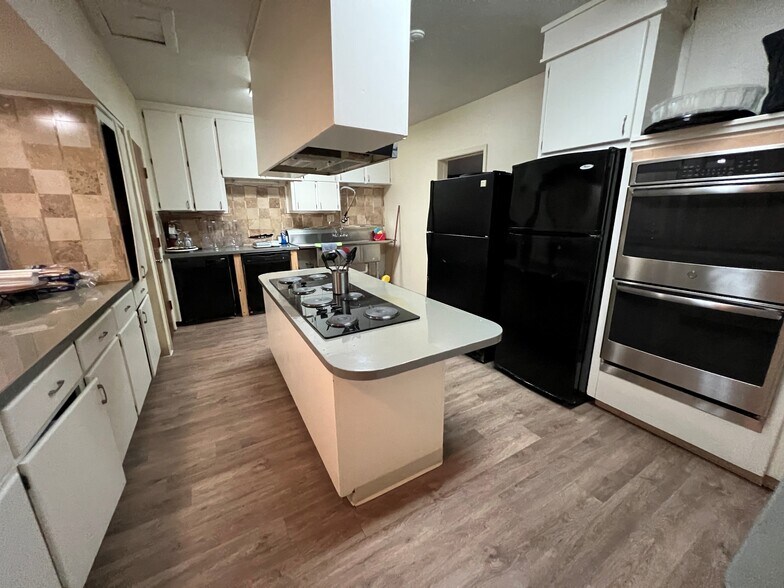 More Photos Of 1919 S Collins St, Arlington Religious Facility For Sale