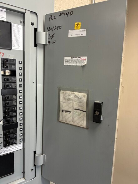 More Photos Of 12733 San Fernando Rd, Sylmar Auto Repair For Lease