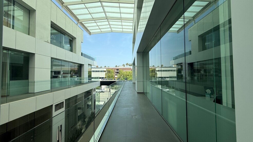 More Photos Of 243 N Canon Dr, Beverly Hills Office For Lease