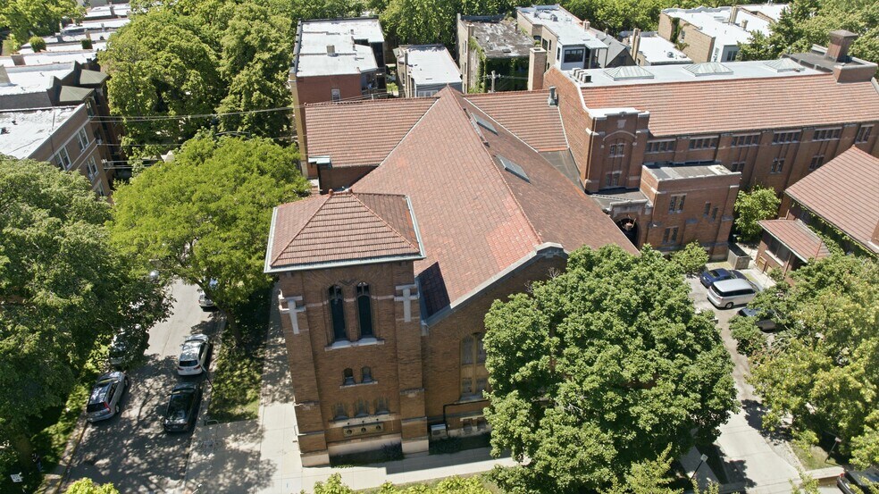 More Photos Of 5944 N Magnolia Ave, Chicago Specialty For Sale