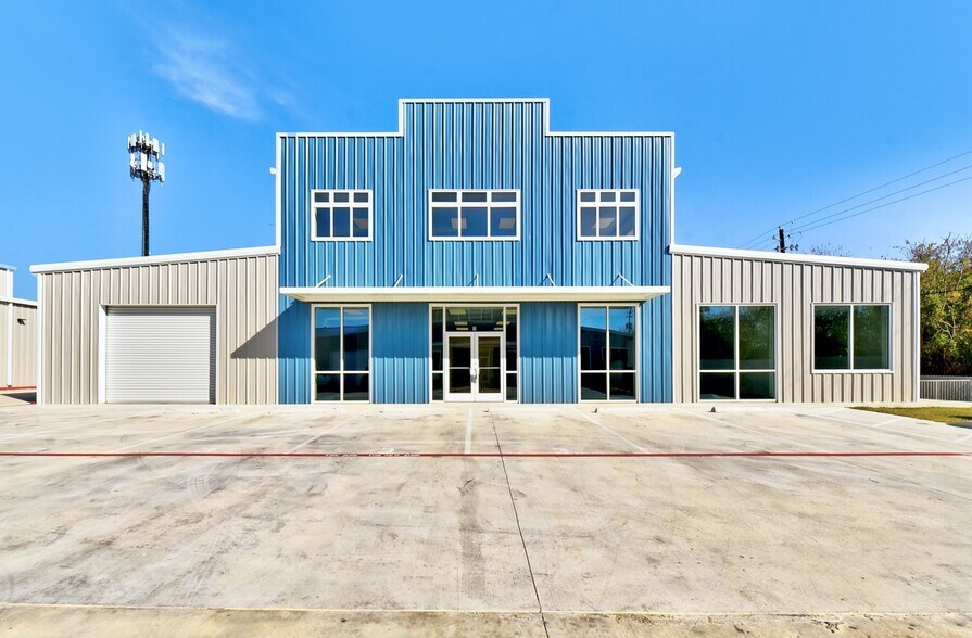 More Photos Of 11215 Conroy Ln, Austin Showroom For Lease