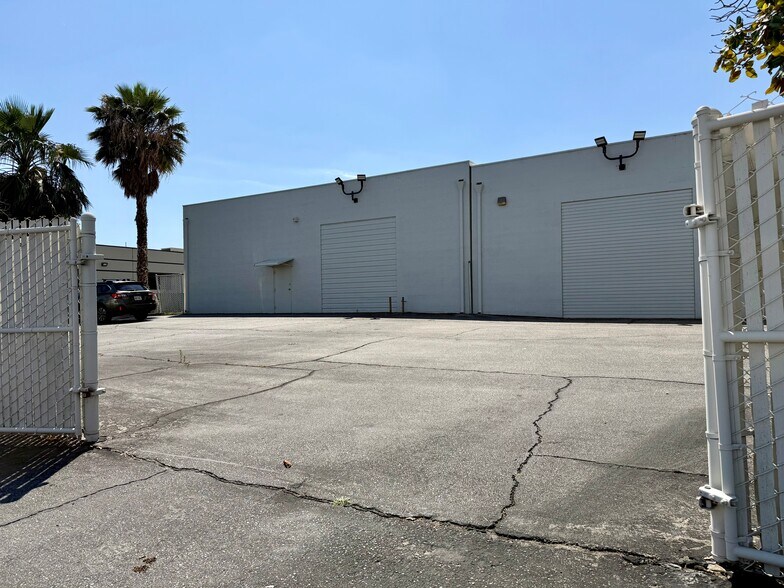 More Photos Of 1839 Commercenter West Dr, San Bernardino Office For Lease