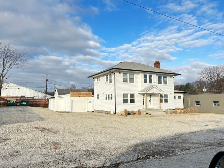 More Photos Of 220 W 80th Ter, Kansas City Storefront Retail Office For Sale