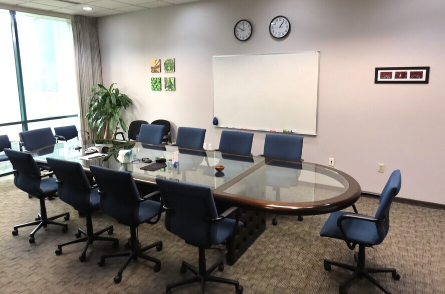 More Photos Of 1910-1920 5th St, Davis Light Manufacturing For Lease