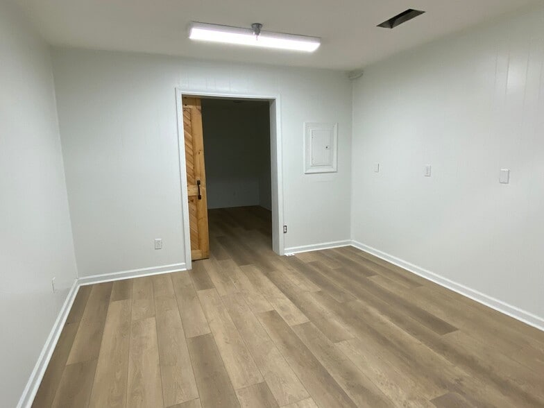 More Photos Of 7 Swisher Dr, Cartersville Manufacturing For Lease