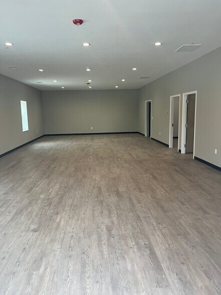 More Photos Of 921 Old Still Road, Woodbine Manufacturing For Lease